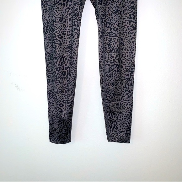 Beyond Yoga Cheetah Print Caught In The Midi High Waisted Legging Small - Picture 6 of 9